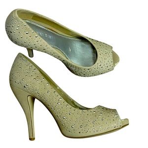 Gianni Bini Marilyn274 shoes Sierra Tan leather heels silver bling sz 7 peep toe